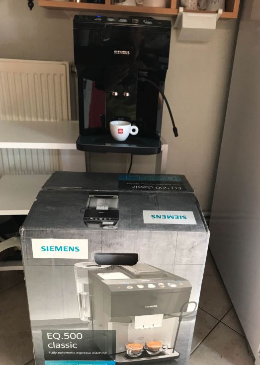 siemens eq.500 coffee machine box and unboxed front view