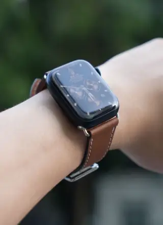 leather apple watch 320x440